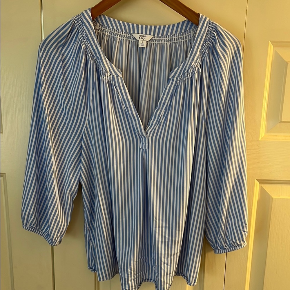 Crown & Ivy Blue and White 3/4 Sleeve Relaxed Blouse